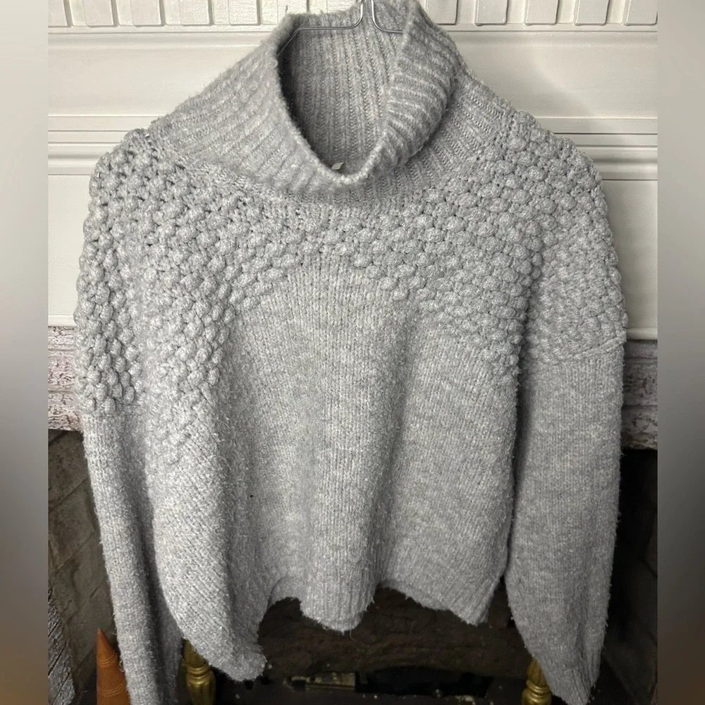 Free People Gray Textured Bobble Knit Mock Neck Sweater Size Medium Cozy